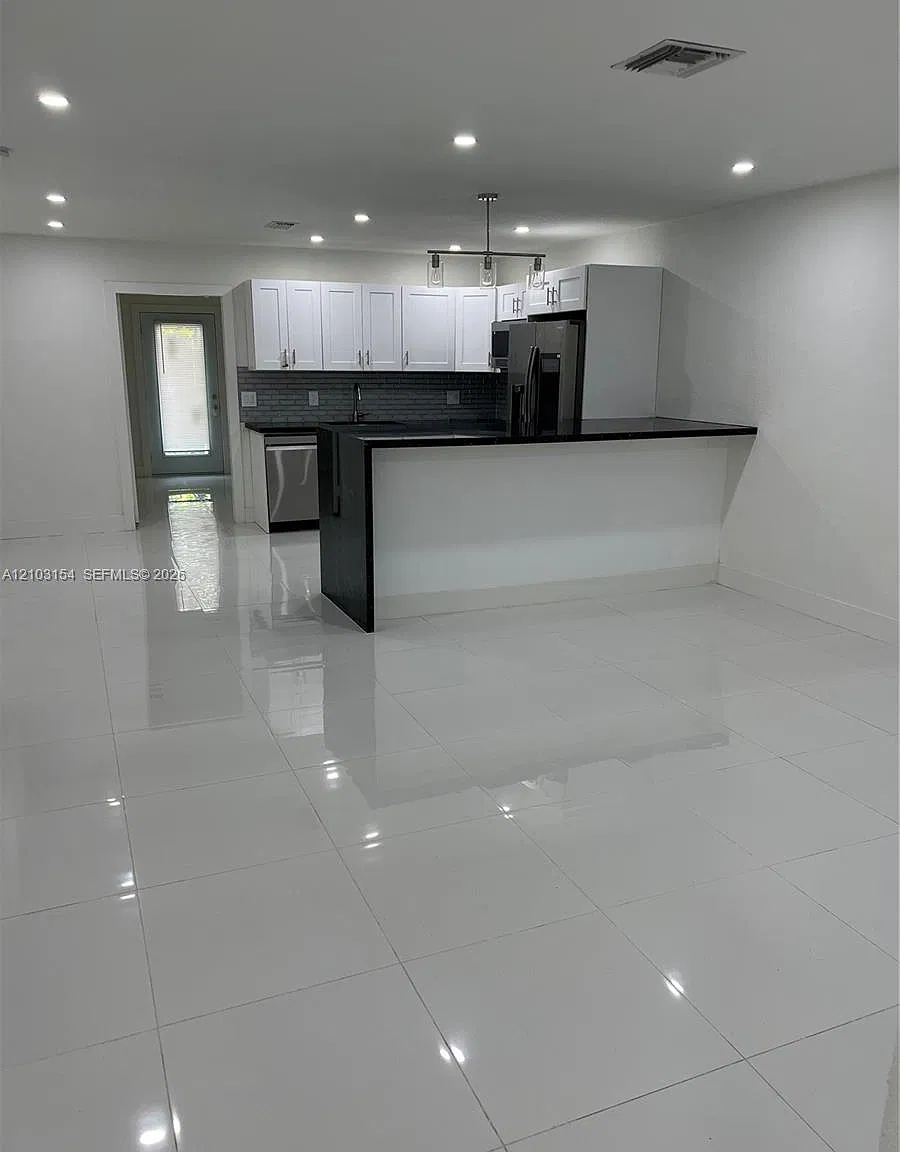 Lauderhill Manor — Photo 1