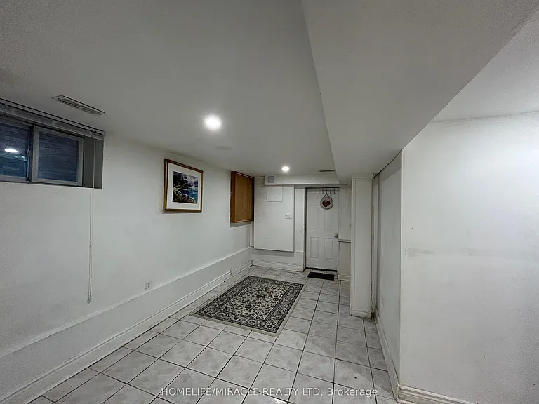 568 Oakwood Ave #BASEMENT — Photo 8