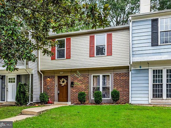 2nd image of 2527 Robinson Pl