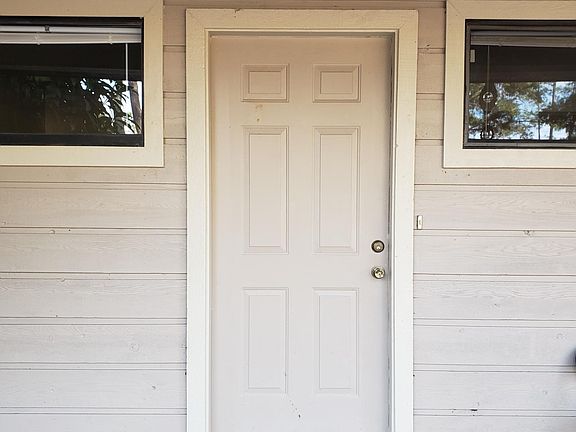 2nd image of 519 NW Lake City Ave APT 102
