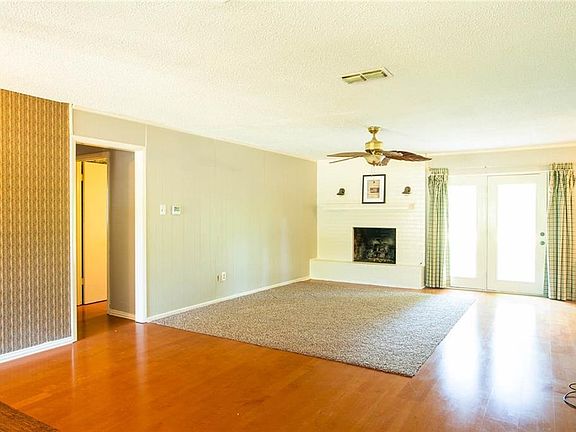 5th image of 621 Christie Ct