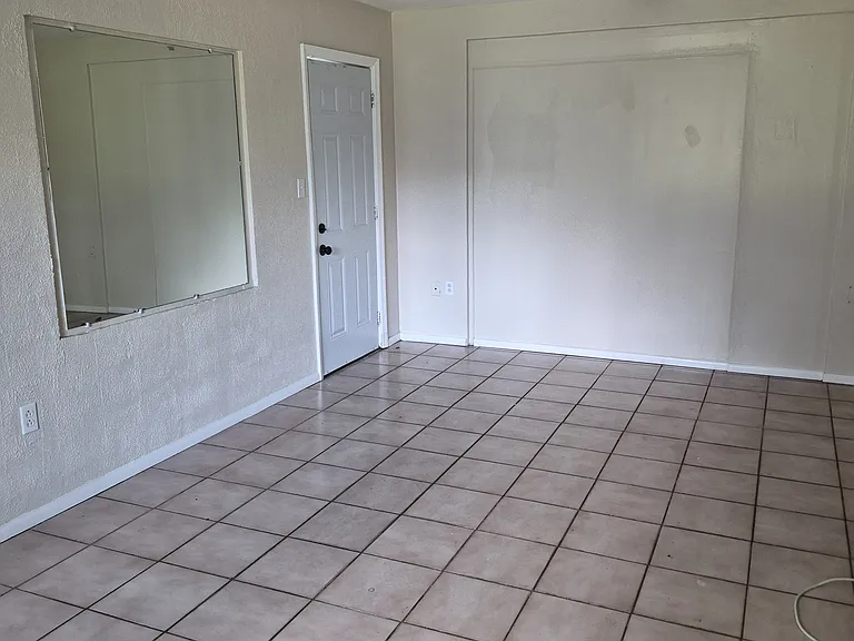 3204 E Riverside Dr #S — Photo 3