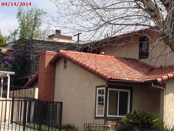 3rd image of 220 W Bonnie Brae Ct