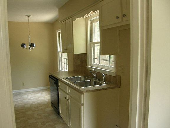 5th image of 541 Georgia Dr