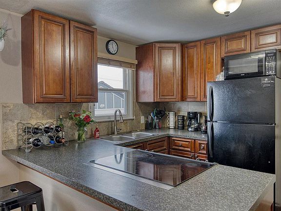 5th image of 2727 W Hoffman Ave