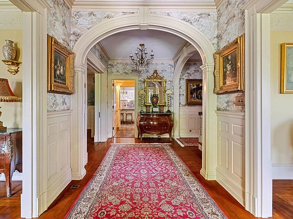4th image of 31 Lenox St