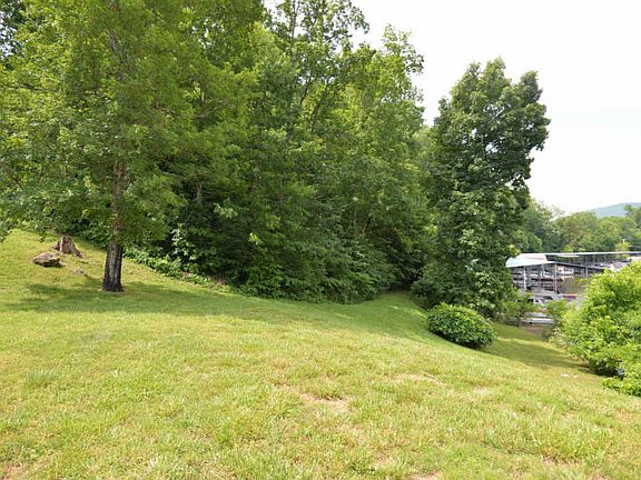 4th image of 3189 Waterfront Dr