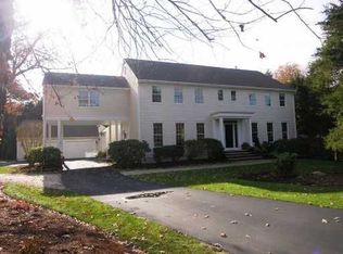 20 Sparrow Ln, East Greenwich, RI 02818