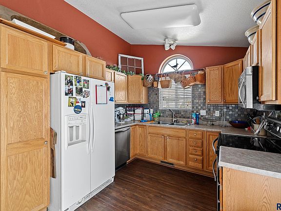 5th image of 645 Earleen St