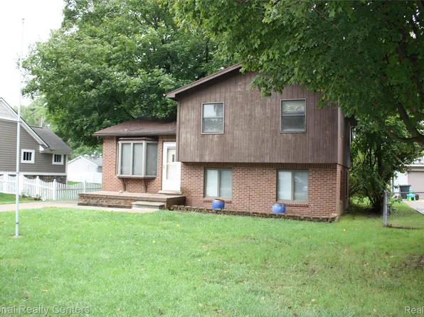 9441 Corinne St, Plymouth, MI 48170