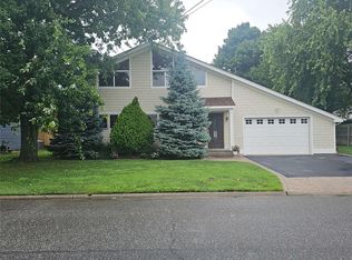 191 Cedar Ln, Babylon, NY 11702