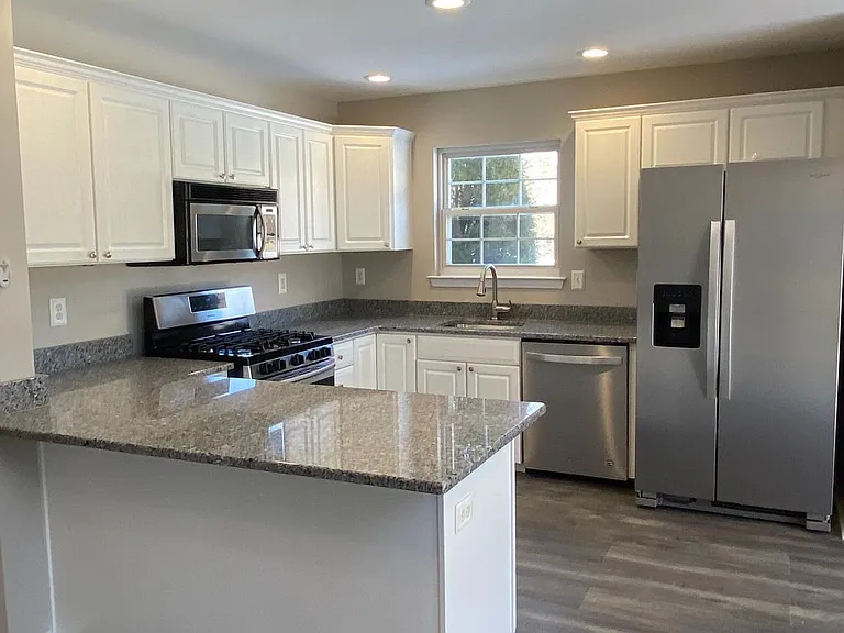 105 Hearthstone Ln — Photo 11
