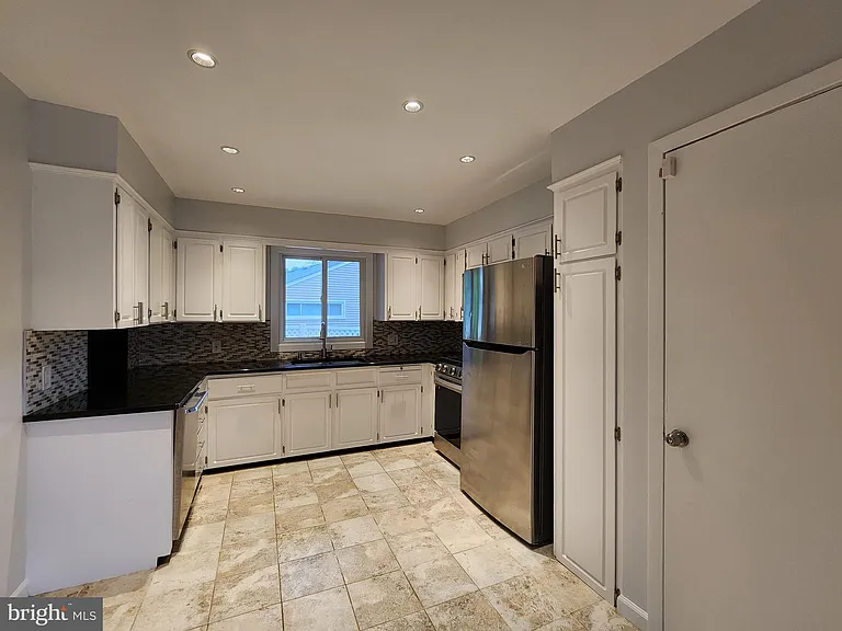 125 Lakedale Dr — Photo 6