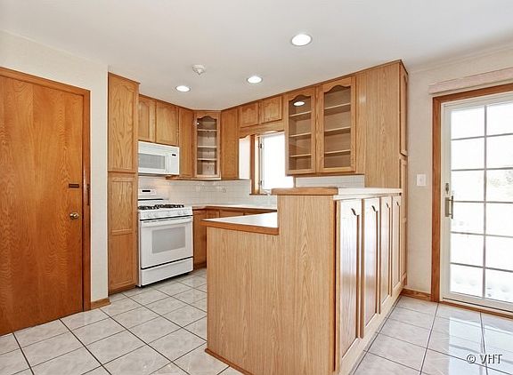 3rd image of 6616 W 87th Pl