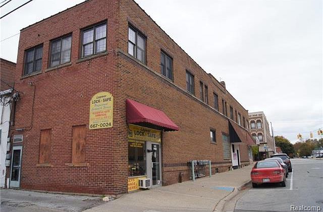 2nd image of 101 W Nepessing St