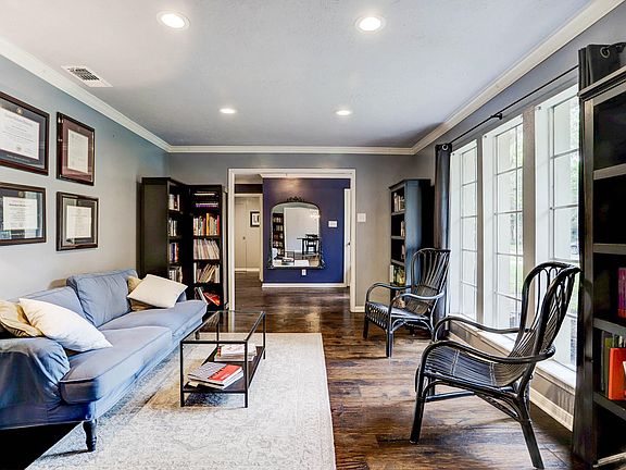 3rd image of 3307 Parkdale Dr