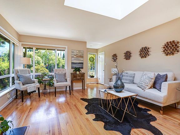 3rd image of 305 Lacour Way