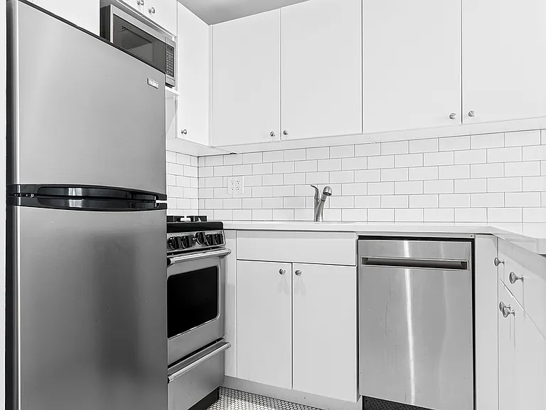 1435 York Ave #5C — Photo 7