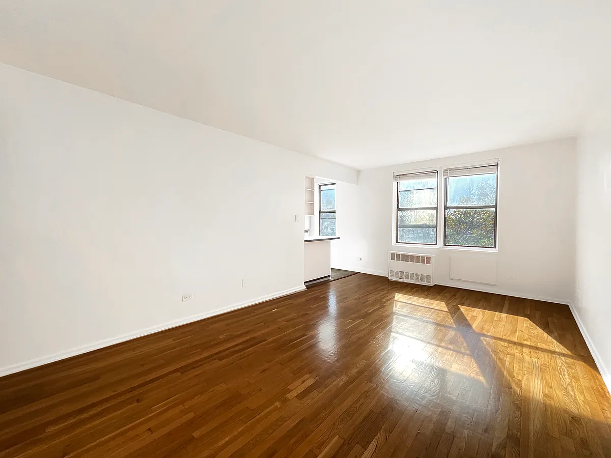 Building Photo - 8646 Fort Hamilton Pkwy #4G