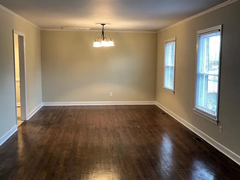 1505 Hopkins Dr — Photo 3