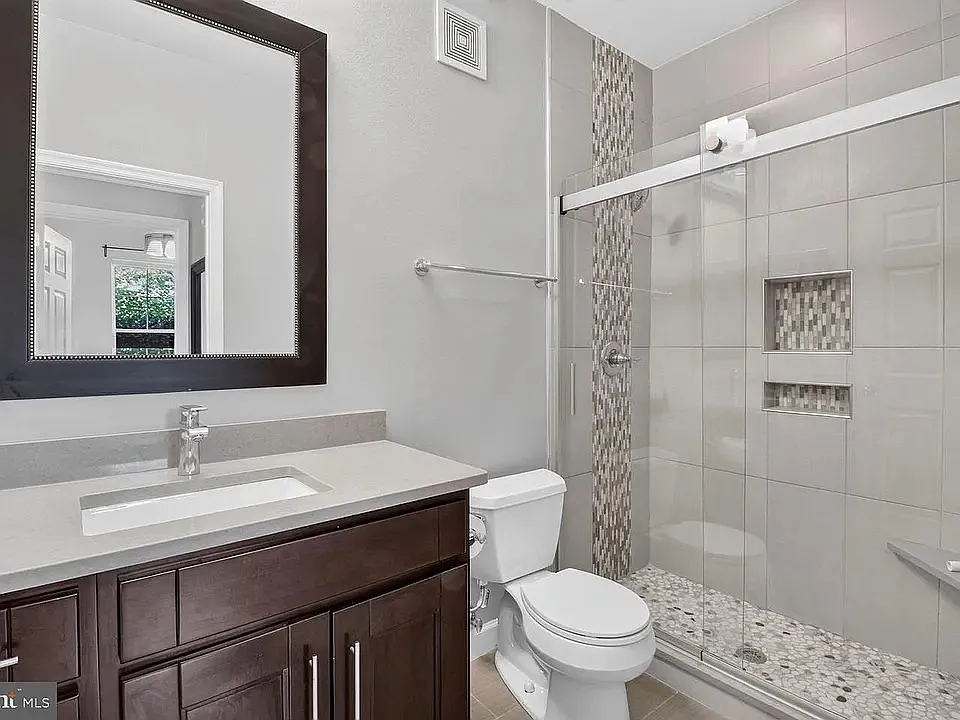 Welcome to this bright and spacious condominium offering an open-concept floor — Photo 4