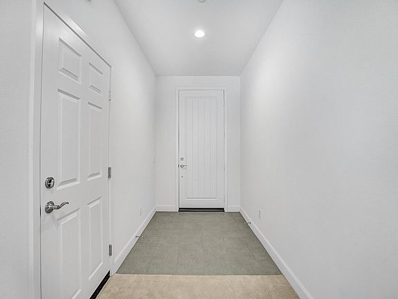 4th image of 15395 Lotus Cir