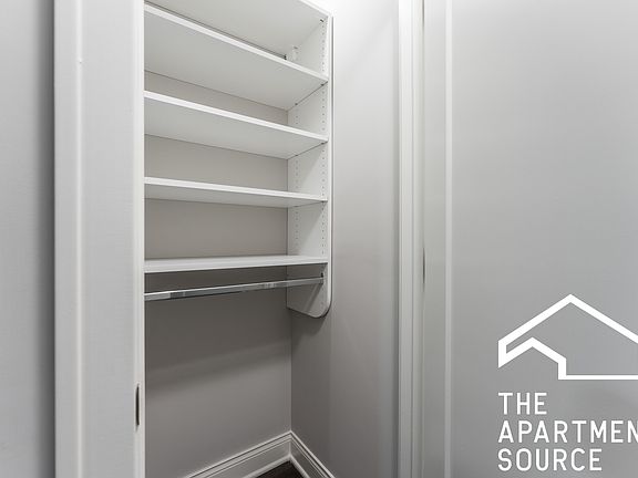 4th image of 640 W Wrightwood Ave APT 105
