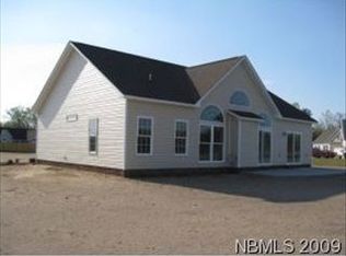 207 Antioch Lakes Rd, New Bern, NC 28560