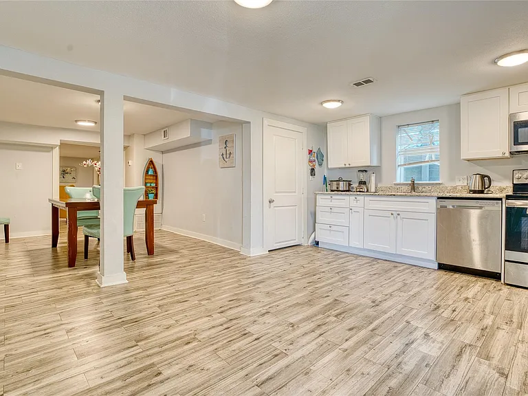 1917 Avenue M 1/2 — Photo 2