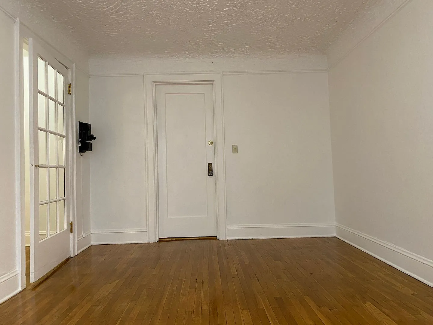 Sara Ann Apartments — Photo 4