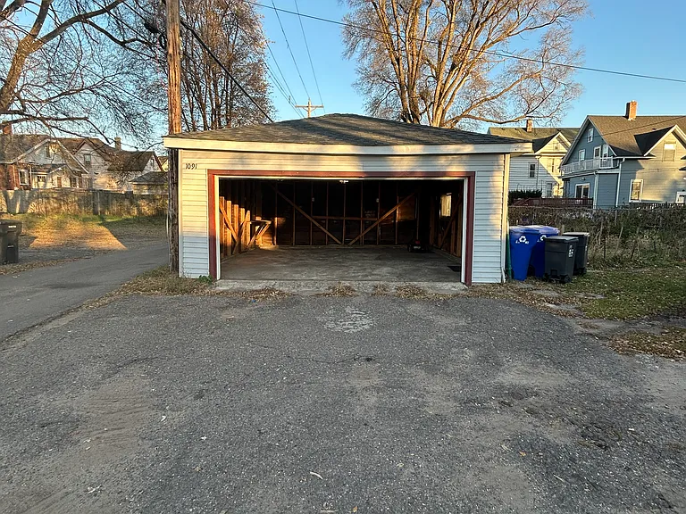 Garage/ parking