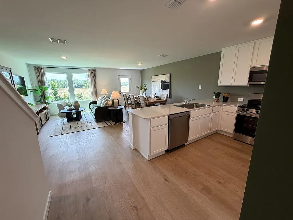 3005 Captain Jax Way — Photo 3