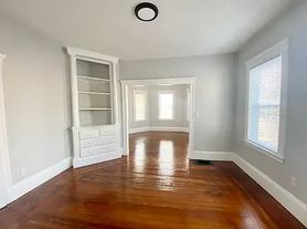 116 Brook Rd, Quincy, MA