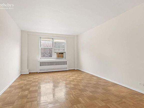 4th image of 3935 Blackstone Ave APT 1E