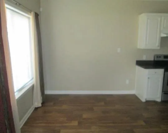 402 E Ash St — Photo 5
