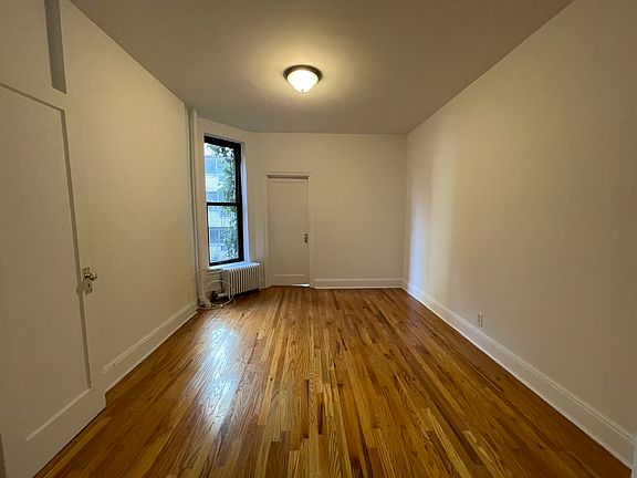 4th image of 311 W 55th St APT 2C