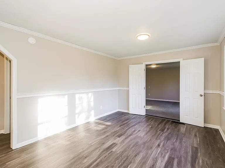 1571131_018_living_room_13256351.jpg