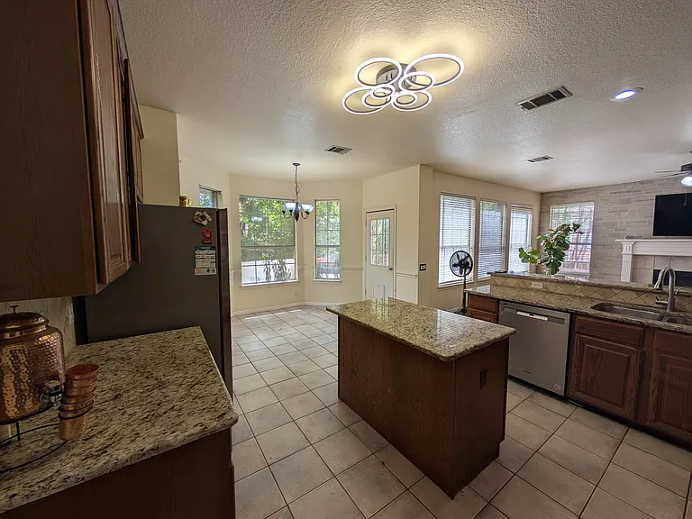 9910 Jasmine Creek Dr — Photo 18
