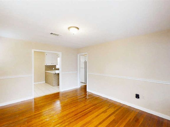 5th image of 223 Pine Park Dr