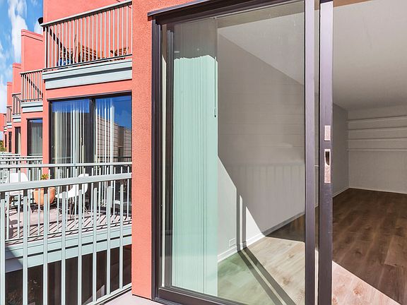 5th image of 24 Vandewater St #203