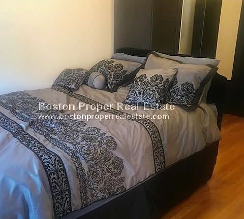 133 Newbury #2R Boston - Back Bay Unit Photo 3