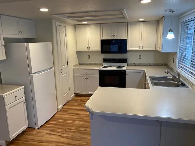 4 bed, 1380 sqft, $1,975 — Photo 4