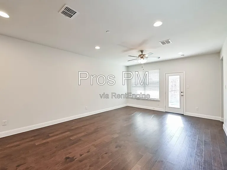 4256 Mingo Dr — Photo 3