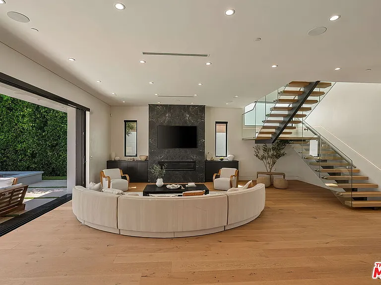14812 Morrison St — Photo 13