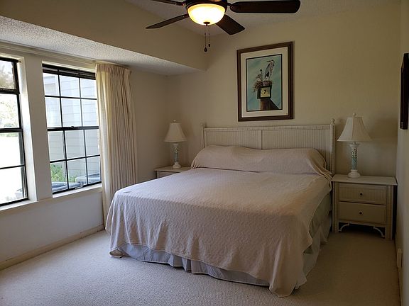4th image of 210 Oak St Unit 202