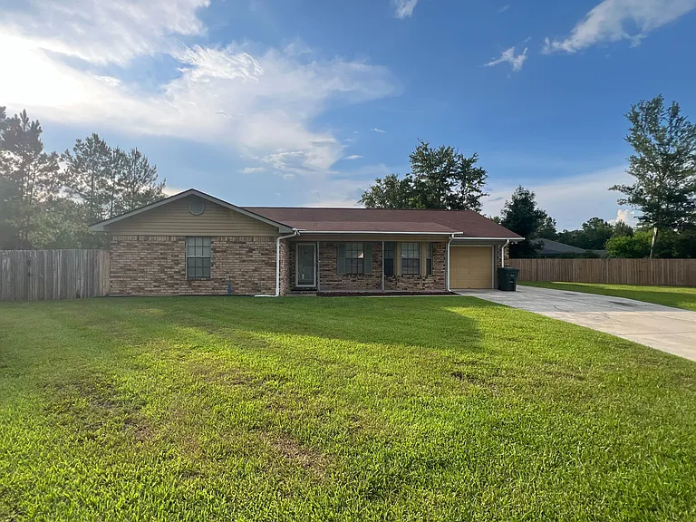808 Barony Ct — Photo 1