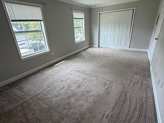 3rd image of 155 Tanglewood Pl