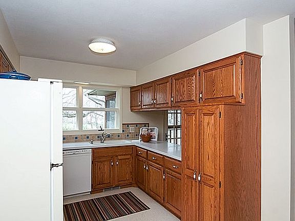 3rd image of 2324 Troy Dr