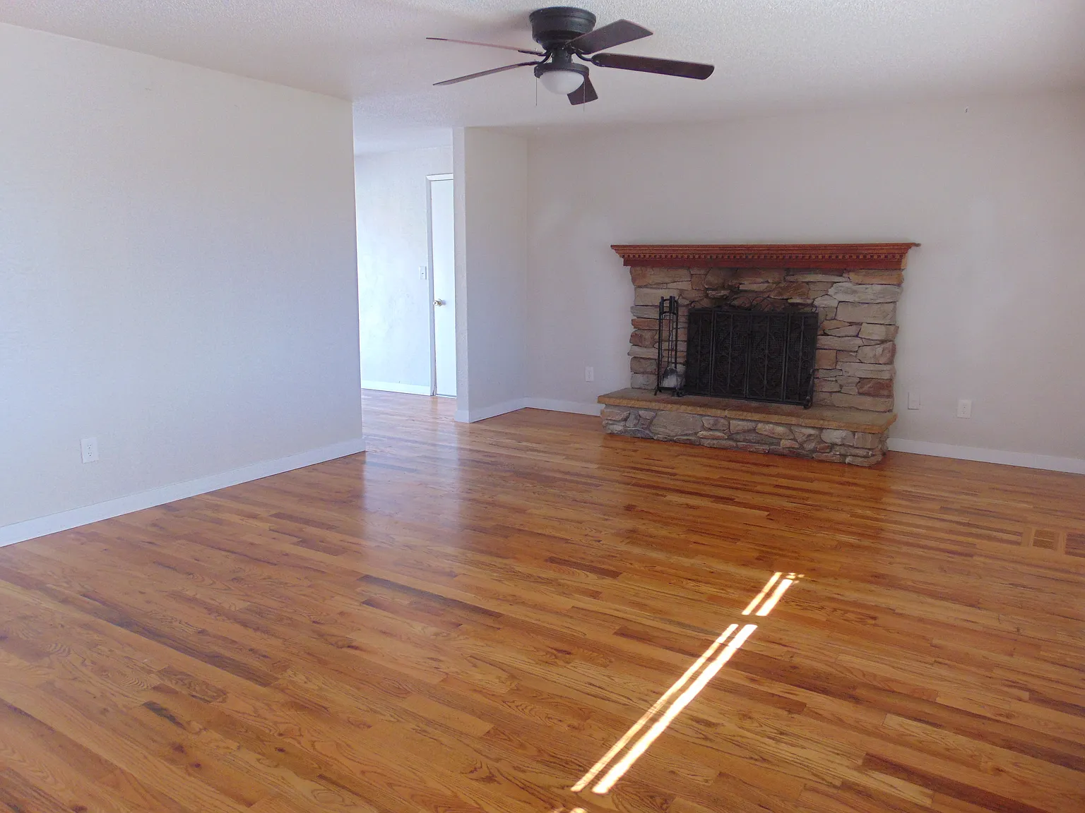 3 bed, 1610 sqft, $1,750 — Photo 3