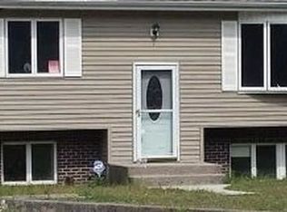 395 Mooney Pond Rd, Selden, NY 11784